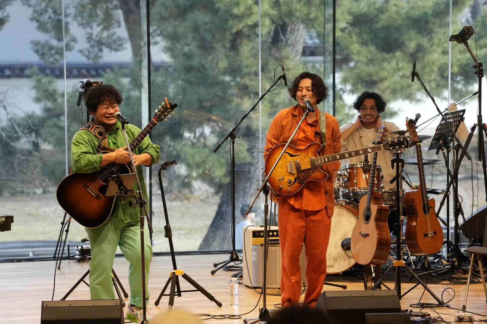 ライブステージ